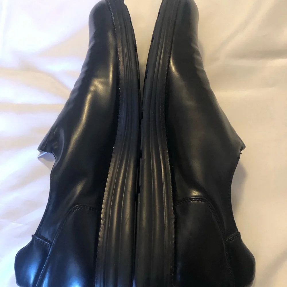 Donald J. Pliner Black Leather Loafers Sleek Design
